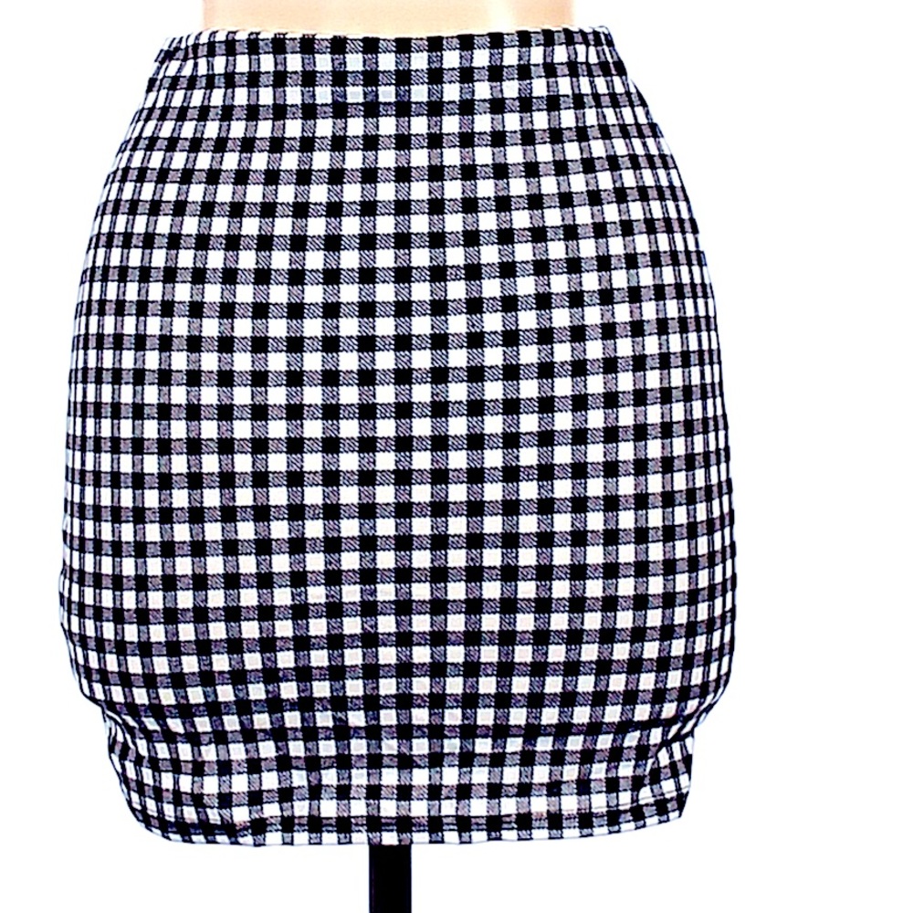 🍒 BOGO 🍒 Black & White Checkered A line Stretchy Mini Skirt w/ slit - Picture 2 of 7